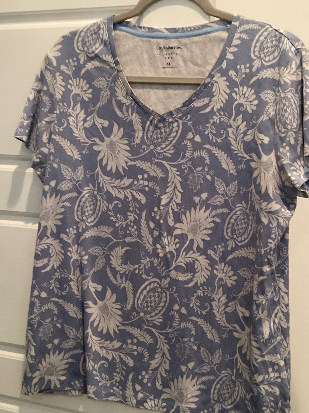 croft & barrow Light Blue Gary and White V-Neck Short Sleeve Top